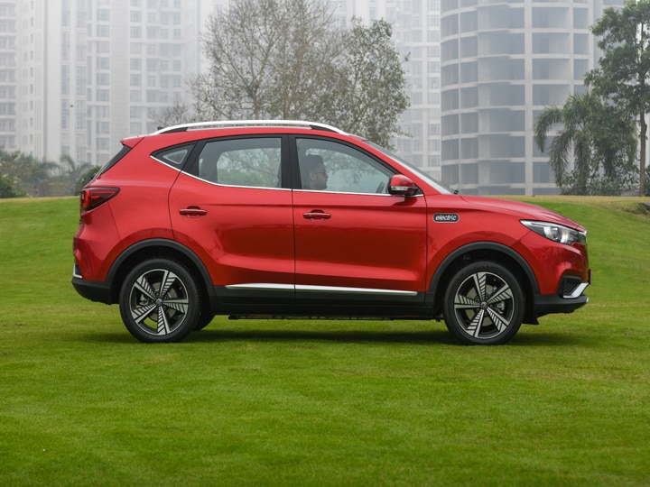 MG ZS EV Review: जानें कीमत से लेकर परफॉरमेंस तक के बारे में