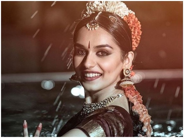 Manushi Chhillar glimpse of first look from debut film prithviraj in sanyogita character 'पृथ्वीराज' से रानी 'संयोगिता' की झलक आई सामने, वायरल हो रहा है मानुषी छिल्लर का ये लुक