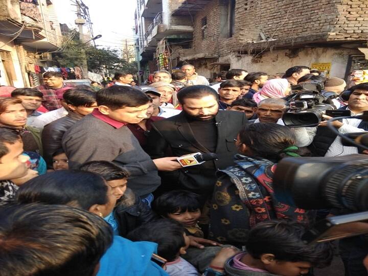 जाहिर है दिल्ली में 8 फरवरी को वोटिंग होनी है. बीजेपी ने रोहिणी सीट से विजेंद्र गुप्ता, आम आदमी पार्टी ने इस सीट से राजेश नाम वंशीवाला तो वहीं कांग्रसे ने सुमेश गुप्ता को मैदान में उतारा है.