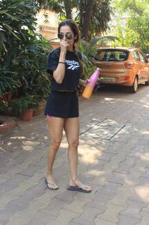 PHOTOS: मुंबई में खास अंदाज में स्पॉट हुए अर्जुन कपूर और मलाइका अरोड़ा, ये रही तस्वीरें