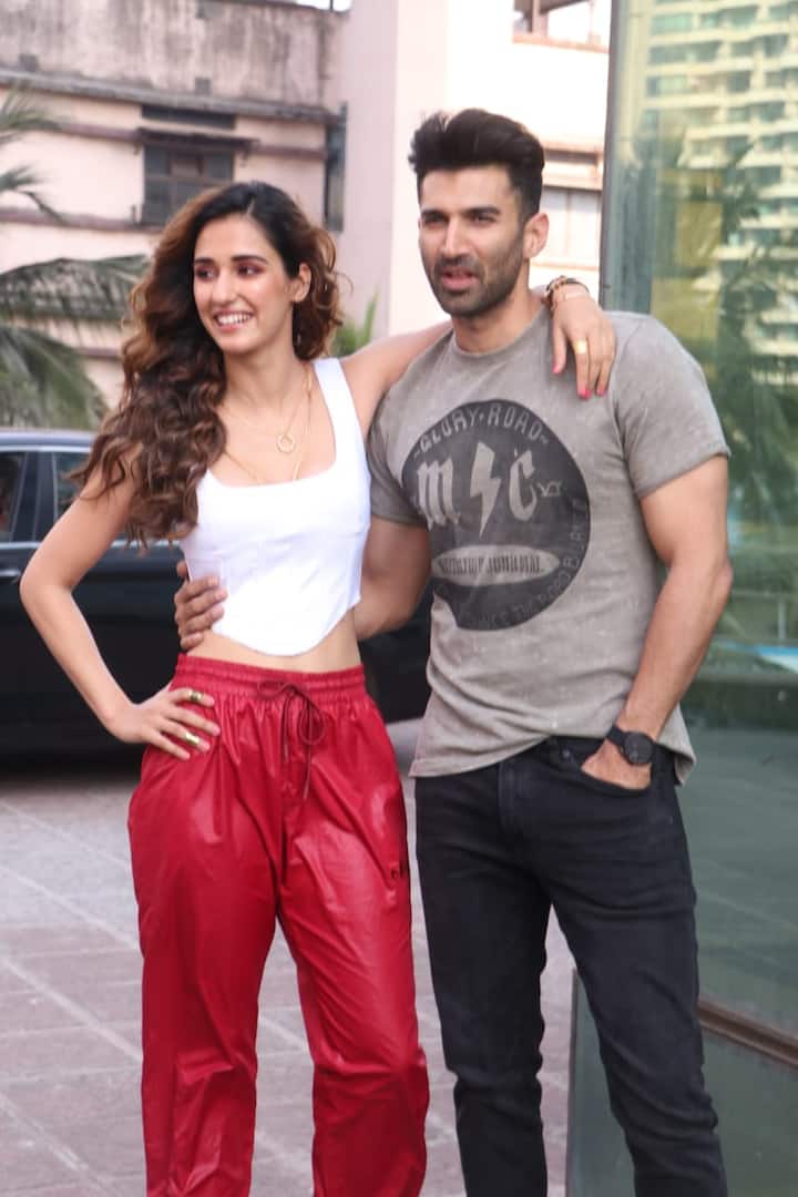 इसके साथ ही फिल्म के गाने और ट्रेलर में भी फैंस इस जोड़ी की बॉन्डिंग का काफी पसंद कर रहे हैं. (Photo Credit: Manav Manglani)