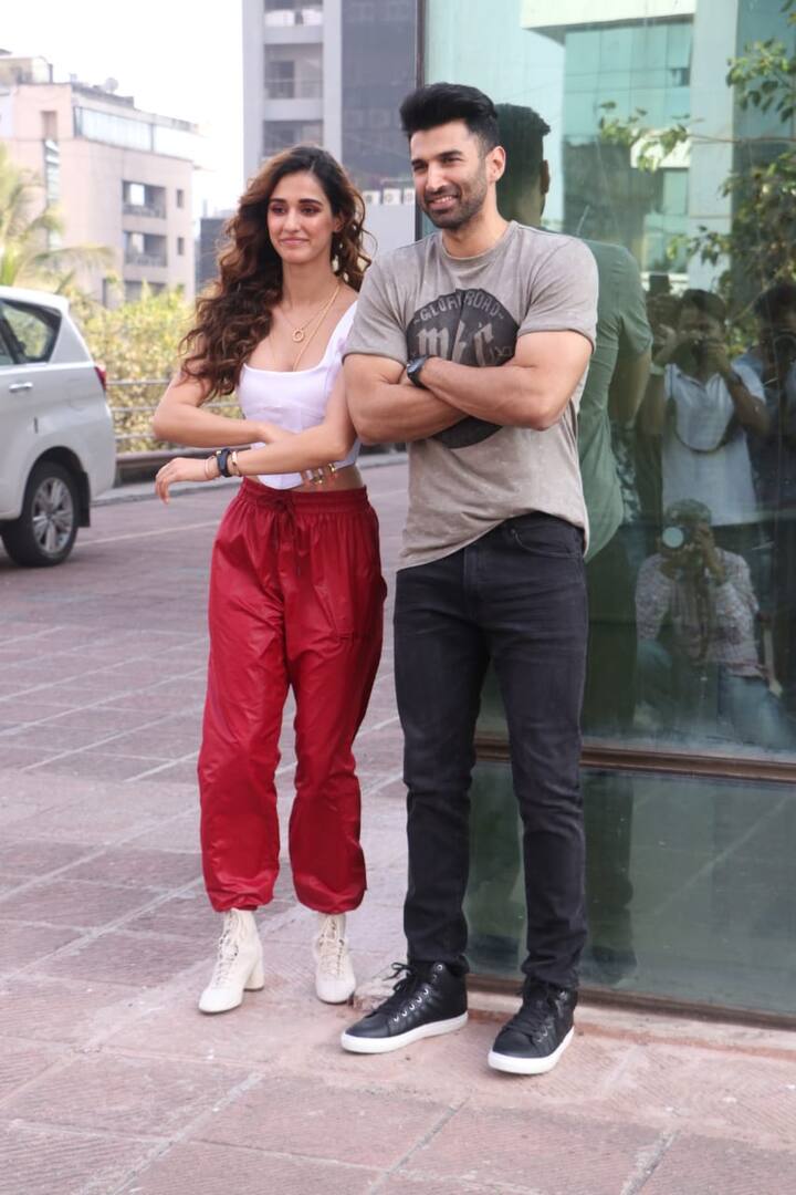 फिल्म के पोस्टर्स, गाने, ट्रेलर और ऐसी तस्वीरें देखने के बाद सभी दिशा और आदित्य की इस फिल्म को लेकर काफी एक्साइटेड हैं. (Photo Credit: Manav Manglani)