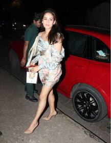 IN PICS: बेहद ग्लैमरस अंदाज में देर रात दोस्तों के साथ दिखीं मीरा कपूर, यहां देखें तस्वीरें