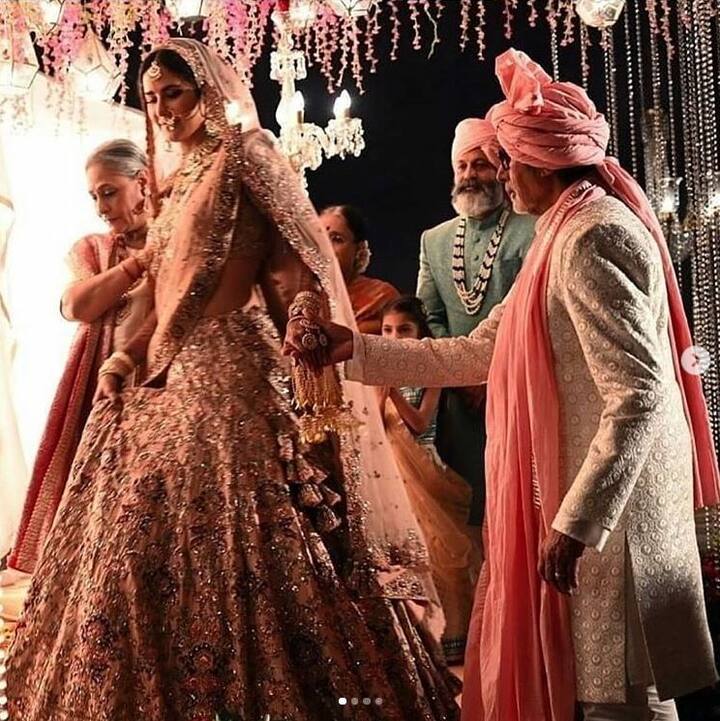 इस एड में अमिताभ बच्चन और जया बच्चन दुल्हन बनी कैटरीना कैफ के माता-पिता के किरदार में दिखाई दिए. (Photo Credit: Instagram)