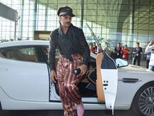 IN PICS: अतरंगी अंदाज में अपनी इस मंहगी कार में एयरपोर्ट पहुंचे रणवीर सिहं, 3 करोड़ से ज्यादा है कीमत