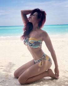 समंदर किनारे टीवी अभिनेत्री आशका गोराडिया ने शेयर किया अपना खूबसूरत अंदाज़