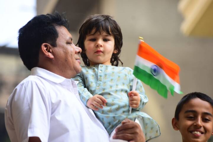 तैमूर इस दौरान कुर्ता और पायजामा में नज़र आए. (तस्वीर: मानव मंगलानी)