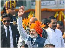 गणतंत्र दिवस: पीएम मोदी ने बांधा केसरिया रंग का 'बंधेज' साफा, बरकरार रखी परंपरा