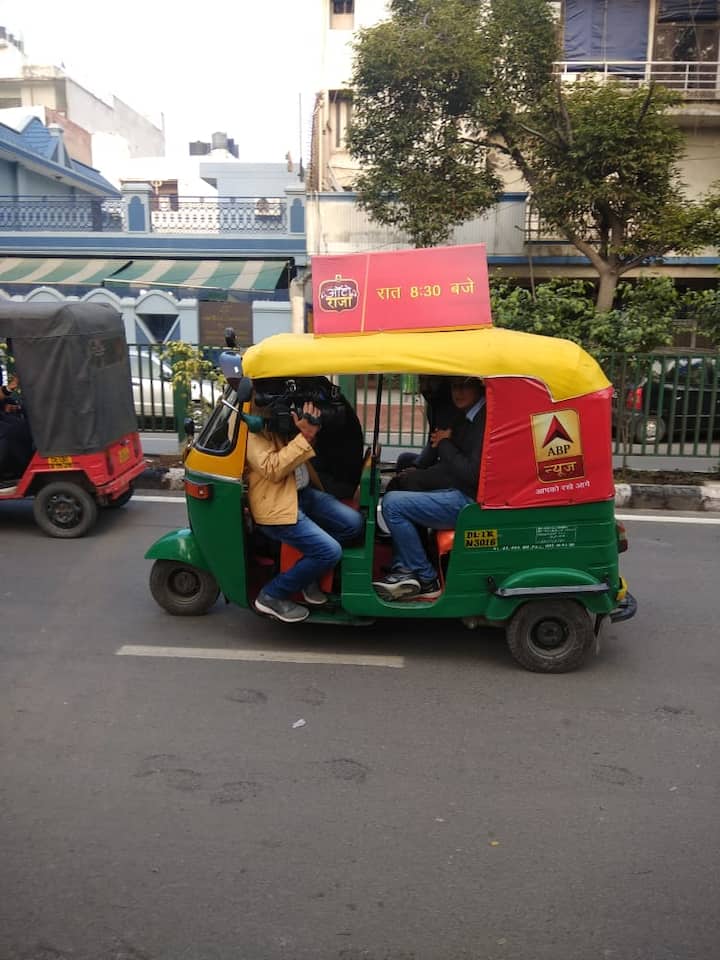 दिल्ली विधानसभा चुनाव में एबीपी न्यूज़ अपने दर्शकों/पाठकों के लिए खास शो 'दिल्ली वाले ऑटो राजा' लेकर आया है. 'दिल्ली वाले ऑटो राजा' शो के जरिए सीधे हम आपको आम लोगों के बीच ले जाते हैं. उनसे बातचीत करते हैं और समस्याओं और विशेषताओं से रूबरू कराते हैं. दिल्ली के आधा दर्जन इलाकों का मूड समझने के बाद आज 'दिल्ली वाले ऑटो राजा' की टीम शाहदरा विधानसभा पहुंची.