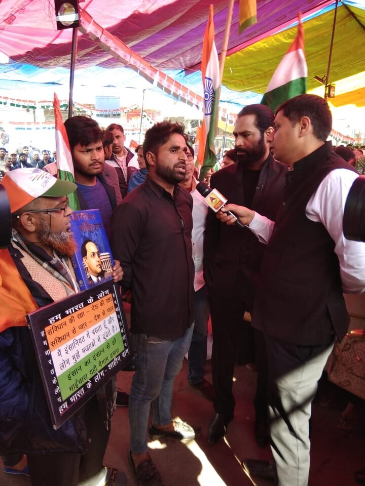  'दिल्ली वाले ऑटो राजा' की टीम ने शाहीन बाग में प्रदर्शन की वजह से हो रहे ट्रैफिक जाम की समस्या पर भी प्रदर्शनकारियों से बात की.
