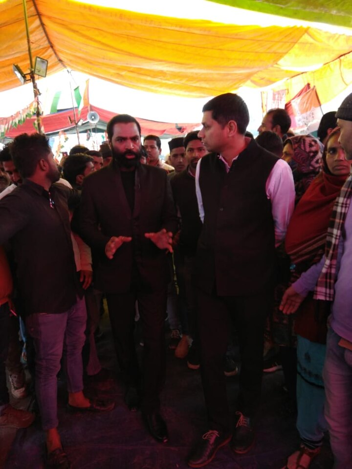 दिल्ली के शाहीन बाग में पिछले करीब डेढ़ महीने से सीएए के खिलाफ प्रदर्शन का मोर्चा महिलाओं ने संभाला हुआ है. विरोध-प्रदर्शन को प्रत्यक्ष और परोक्ष रूप से कई सामाजिक संगठनों और राजनीतिक दलों ने समर्थन दिया है. यही वजह है कि दिल्ली के विधानसभा चुनाव में शाहीन बाग का प्रदर्शन एक बड़ा मुद्दा बनकर उभरा है. शाहीन बाग पर खूब चर्चा भी हो रही है. 