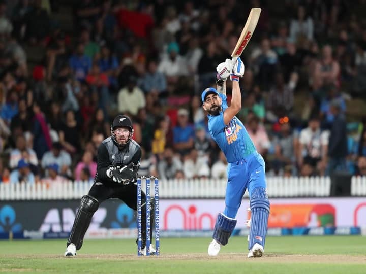 Virat Kohli breaks MS Dhoni Indian record in T20 India vs New Zealand बतौर कप्तान MS धोनी को पछाड़ इस मामले में आगे निकले विराट कोहली