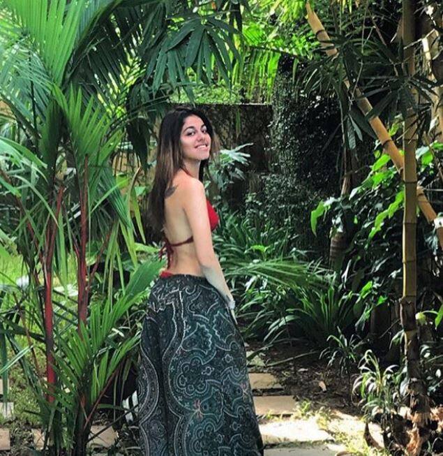 अलाया फिल्मों में डेब्यू से पहले सोशल मीडिया पर एक जाना माना नाम हैं. इंस्टाग्राम पर वो काफी पॉपुलर हैं.