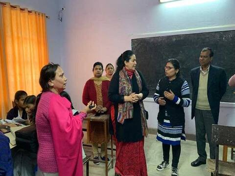 शिक्षा विभाग की प्रमुख सचिव आराधना शुक्ला बनीं 9वीं की छात्रा, स्टूडेंट बनकर टीचर से पूछे कई सवाल शिक्षा विभाग की प्रमुख सचिव आराधना शुक्ला बनीं 9वीं की छात्रा, स्टूडेंट बनकर टीचर से पूछे कई सवाल