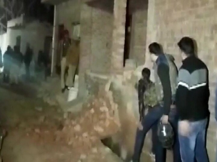 Farrukhabad: All Children rescued safely after police shot dead the man यूपी: फर्रुखाबाद में 23 बच्चों को बंधक बनाने वाला शख्स मारा गया, सभी बच्चे सुरक्षित बाहर निकाले गए