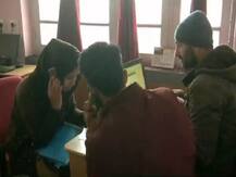 लगभग 4 महीने बाद जम्मू-कश्मीर में शुरू हुई SMS सेवा, सरकारी अस्पतालों में चलेगा इंटरनेट