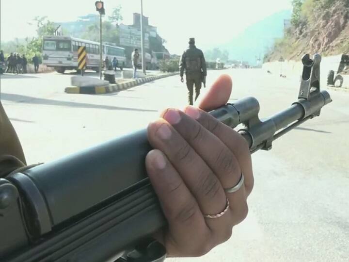 Jammu and Kashmir: encounter on the Jammu-Srinagar Highway, 3 terrorists killed जम्मू: आतंकियों को ले जा रहे ट्रक ड्राइवर और हेल्पर से पूछताछ जारी, आज मारे गए थे जैश के तीन आतंकी