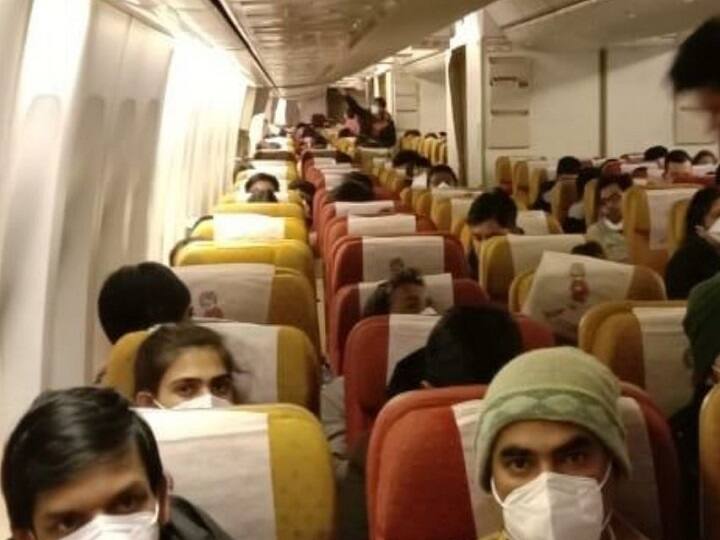 कोरोना वायरस: 324 भारतीयों को लेकर एयर इंडिया का स्पेशल विमान चीन से रवाना Coronavirus: Air India special flight takes off from Wuhan with 324 Indians on board कोरोना वायरस: 324 भारतीयों को लेकर एयर इंडिया का स्पेशल विमान चीन से रवाना