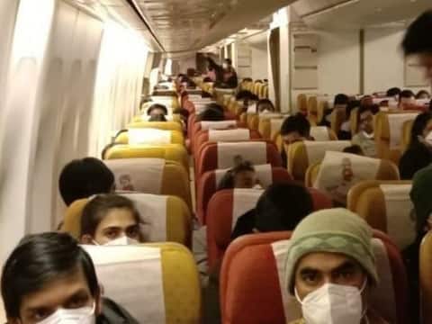 कोरोना वायरस: 324 भारतीयों को लेकर एयर इंडिया का स्पेशल विमान चीन से रवाना कोरोना वायरस: 324 भारतीयों को लेकर एयर इंडिया का स्पेशल विमान चीन से रवाना