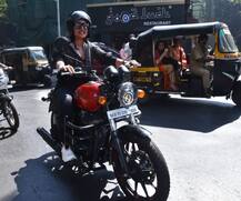 IN PICS: बाइक पर निकली सोनाक्षी सिन्हा की तस्वीरें हो रही वायरल, सड़क ब्लॉक करने को लेकर हुईं ट्रोल