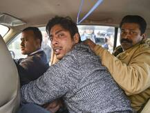 एक शख्स ने शाहीन बाग इलाके में हवाई फायरिंग की, हिरासत में लिया गया