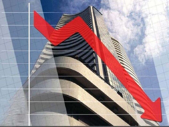 Sensex tanks more then 1000 points, Nifty slips below 8900 बाजार में भारी गिरावटः सेंसेक्स 1000 अंकों से ज्यादा गिरा, निफ्टी 3 फीसदी टूटकर 8900 के नीचे