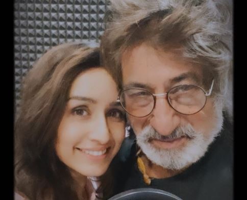 shradha kapoor share beautiful selfie with papa shakti kapoor श्रद्धा कपूर ने शेयर किया पापा शक्ति कपूर के साथ सेल्फी, जानें क्या रही थी वजह