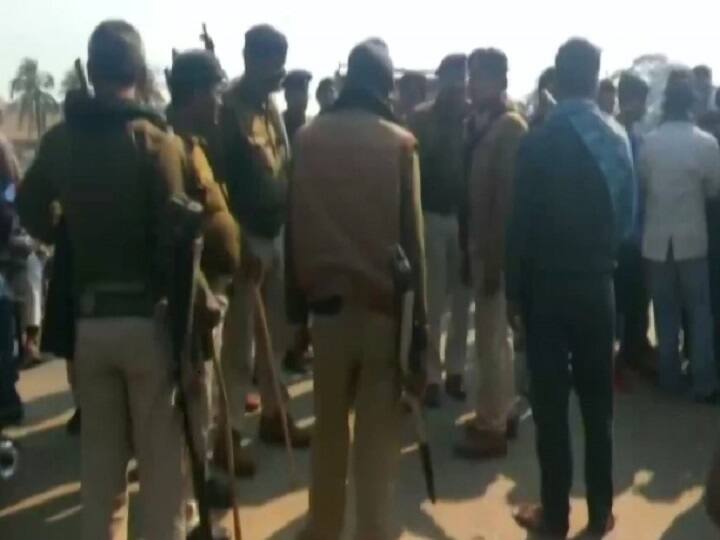 Villagers made hostage to 17-member team from Lucknow on survey of NRC suspected सर्वे करने पहुंची 17 सदस्यों की टीम को ग्रामीणों ने बनाया बंधक, NRC के सर्वे का था शक
