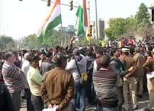 दिल्लीः शाहीन बाग में प्रदर्शनकारियों के खिलाफ सड़क पर उतरे लोग, रोड खाली करवाने की मांग