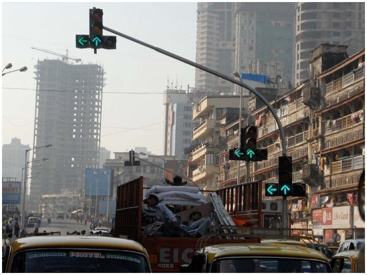 Coronavirus update: Partial lock down in Mumbai shows mixed effect-ann मुंबई में Partial Lockdown का दिखा मिलाजुला असर, कहीं सन्नाटा, तो कहीं दिखी भीड़