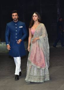 IN PICS: करीना की भाभी बनने को तैयार हैं आलिया? रणबीर और नीतू के साथ ये तस्वीरें कर रही इशारा