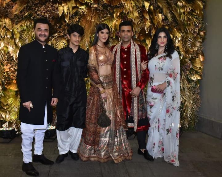 संजय कपूर भी पूरी फैमिली के साथ पार्टी में पहुंचे. 