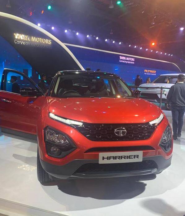 नई टाटा हेरियर में क्या होगा खास- नई टाटा हेरियर में डुअल टोन लुक दिया गया है. सबसे बड़े बदलाव की बात करें तो इसमें 6 स्पीड ऑटोमेटिक और 170 bhp डीजल इंजन दिया गया है.