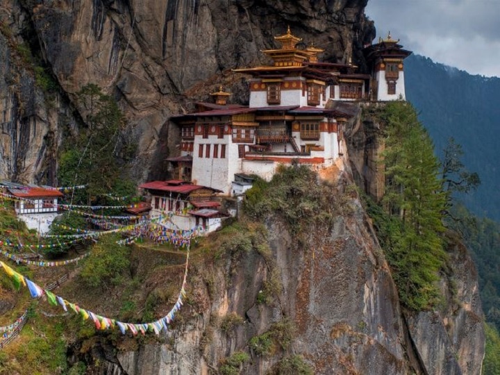 Bhutan ends free travel for Indian passport holders, levied per day charge जून से भूटान जाना भारतीयों के लिए होगा महंगा, देना होगा 1200 रुपये का डेली चार्ज