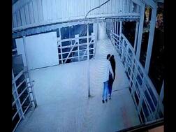 मुंबई: रेलवे ब्रिज पर लड़कियों को करता था जबरन 'किस', पुलिस ने धर दबोचा