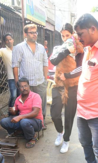 IN PICS: कुत्ते को गोद में उठाए दिशा पाटनी की ये CUTE तस्वीरें हो रही वायरल