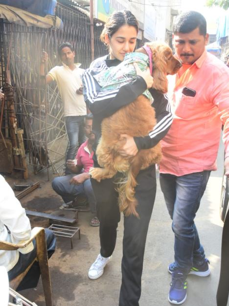IN PICS: कुत्ते को गोद में उठाए दिशा पाटनी की ये CUTE तस्वीरें हो रही वायरल