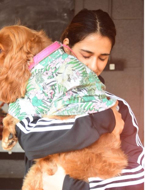 IN PICS: कुत्ते को गोद में उठाए दिशा पाटनी की ये CUTE तस्वीरें हो रही वायरल