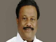 तमिलनाडु के मंत्री ने आदिवासी लड़के से उतरवाए अपने स्लीपर, एफआईआर दर्ज