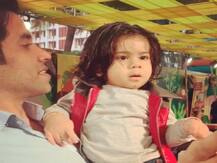 भांजे ने मामा तुषार कपूर को देखकर बनाया ऐसा मुंह, वायरल हो रहा ये मजेदार VIDEO