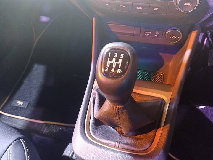 HBX की प्रतिस्पर्धा महिंद्रा की KUV से है. हालांकि HBX ke एक शानदार एसयूवी कार दिख रही है. 