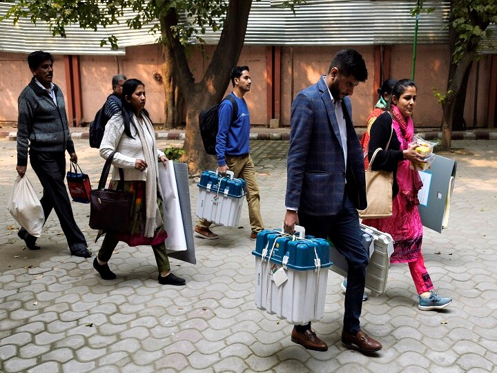 Security personnel patrolling on the streets ahead of the delhi assembly polls Delhi Election: चुनाव को लेकर की गई है खास तैयारियां, सुबह 8 बजे से डाले जाएंगे वोट