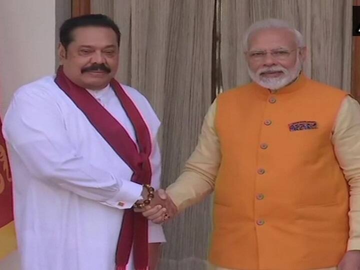PM Narendra Modi met Sri Lankan Prime Minister Mahinda Rajapaksa श्रीलंका के प्रधानमंत्री से पीएम मोदी ने की मुलाकात, रक्षा समेत कई मुद्दों पर की चर्चा