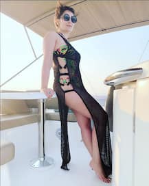 Photos: संजय दत्त की पत्नी बेहद बिंदास अंगदाज में मना रही हैं वेकेशन, सामने आईं ऐसी तस्वीरें