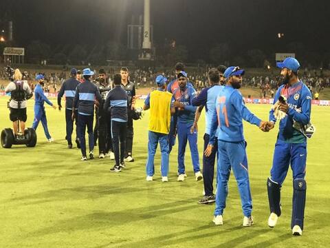 IND Vs NZ: तीसरे वनडे में टीम में हो सकता है बड़ा बदलाव, टीम से जुड़े ये दो स्टार खिलाड़ी IND Vs NZ: तीसरे वनडे में टीम में हो सकता है बड़ा बदलाव, टीम से जुड़े ये दो स्टार खिलाड़ी