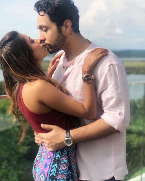 Valentine Week में अध्ययन सुमन की गर्लफ्रेंड नें शेयर की टॉपलेस तस्वीर, यहां देखिए दोनों की रोमांटिक तस्वीरें
