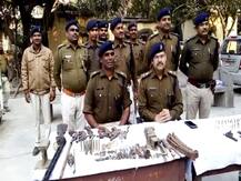 बिहार: अवैध मिनी गन फैक्ट्री का पुलिस ने किया भंडाफोड़, आरोपी मौके से फरार