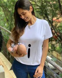 IN PICS: पांच महीने की बेटी को लेकर समंदर किनारे पहुंची ये एक्ट्रेस, शेयर की खूबसूरत तस्वीरें