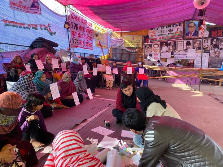 शुरुआती रुझानों में आम आदमी पार्टी काफी आगे निकल चुकी है.