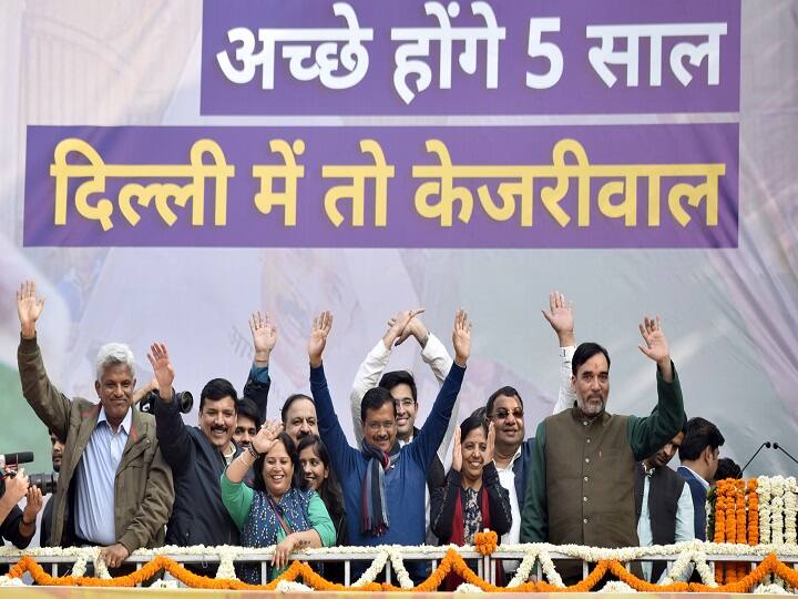 लगातार तीसरी बार दिल्ली के सीएम होंगे अरविंद केजरीवाल, डबल फिगर भी नहीं छू पाई बीजेपी Delhi Election Results 2020 Arvind Kejriwal landslide victory will be third time chief minister लगातार तीसरी बार दिल्ली के सीएम होंगे अरविंद केजरीवाल, डबल फिगर भी नहीं छू पाई बीजेपी